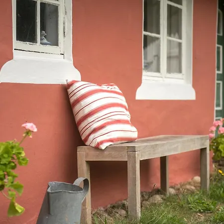 2 Bedroom Beautiful In Semesterbostad *