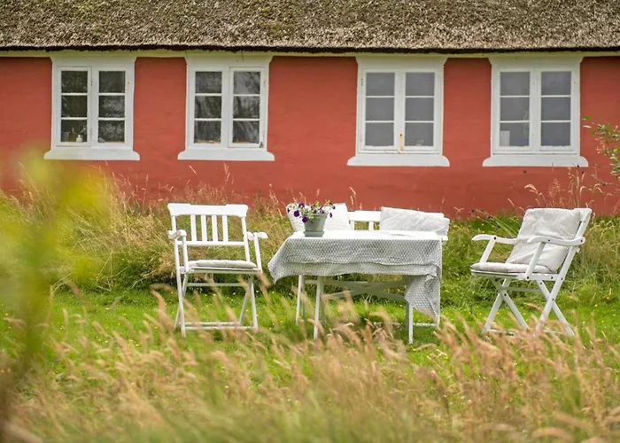 2 Bedroom Beautiful In Semesterbostad