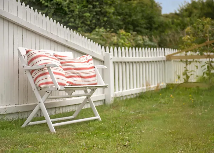 2 Bedroom Beautiful In Semesterbostad